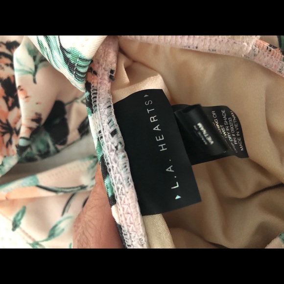 Floral bathing suit 🌸 - Picture 2 of 3